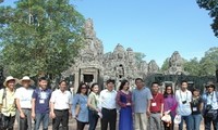 Pers Vietnam menghadiri program menemukan Kamboja